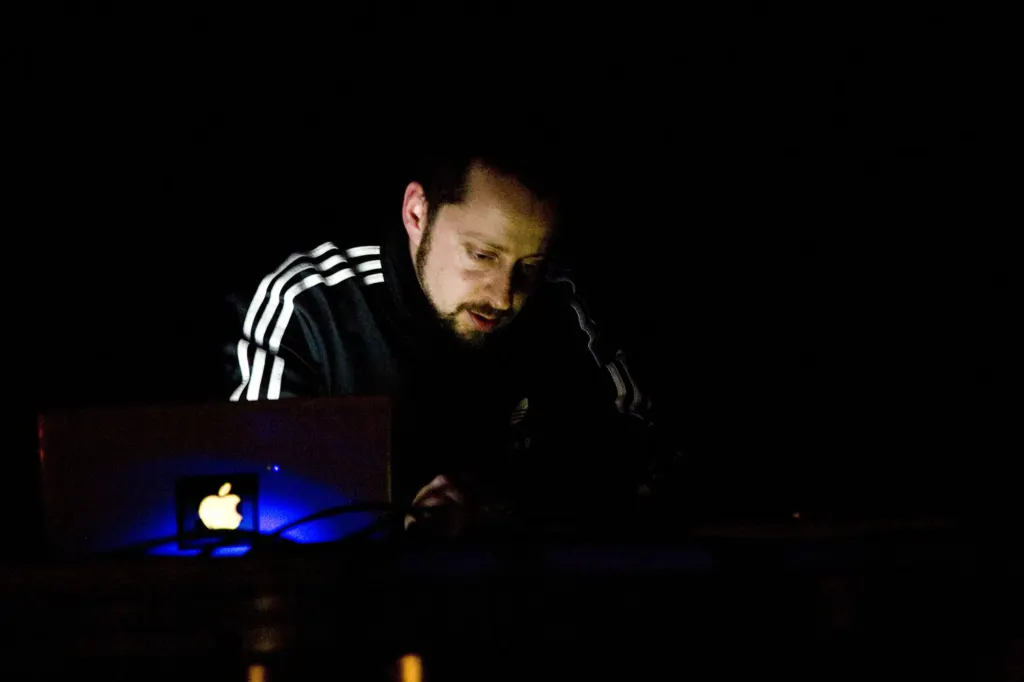 Bloc Weekend 2008 — documentary, event and music photograph in Hemsby-on-Sea, Norfolk, UK, frame 96 of 151.